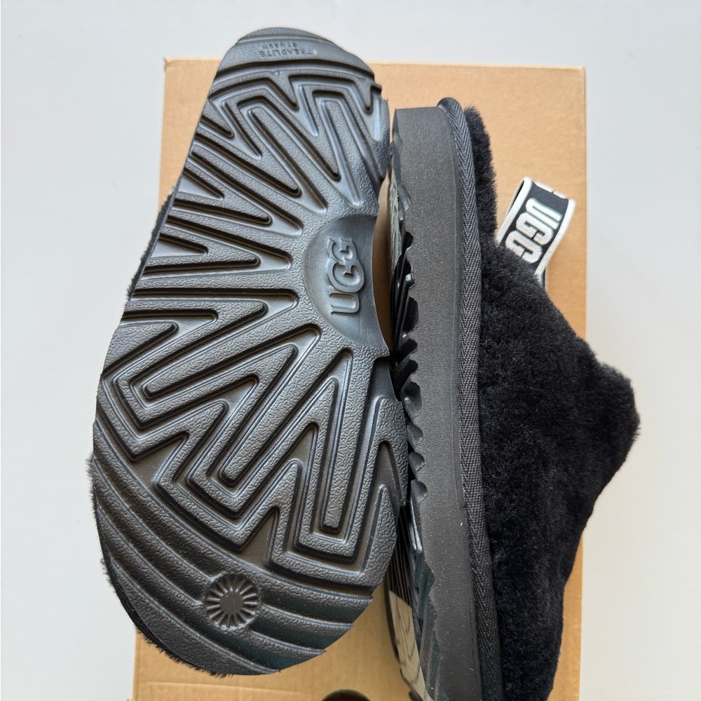 UGG Women’s Fluff Yeah Clog – Black, Size 5 (New in Box) - Picture 4 of 5